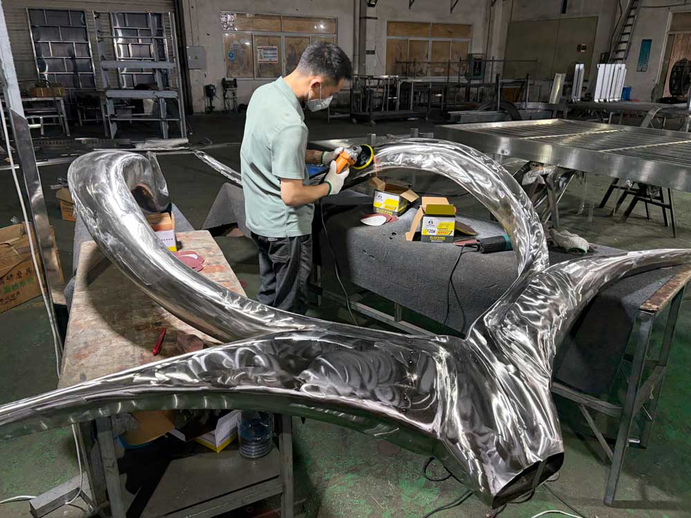 Outdoor Large Hollow Stainless Steel Sculpture Project Success Case